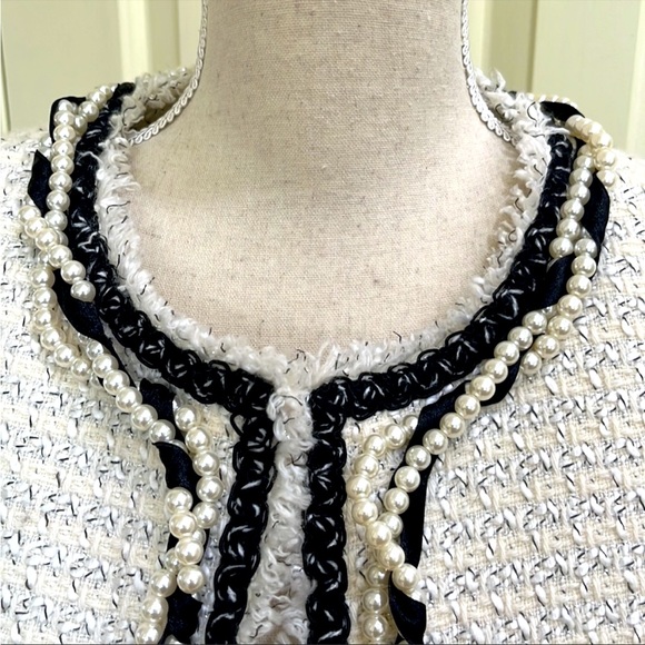 Exquisite Tweed Jacket - Picture 2 of 7